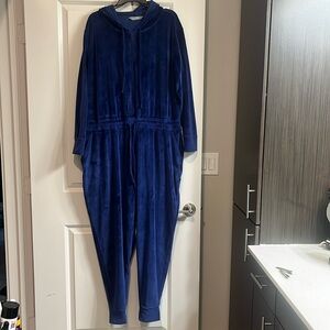 Ladies velour jumper.